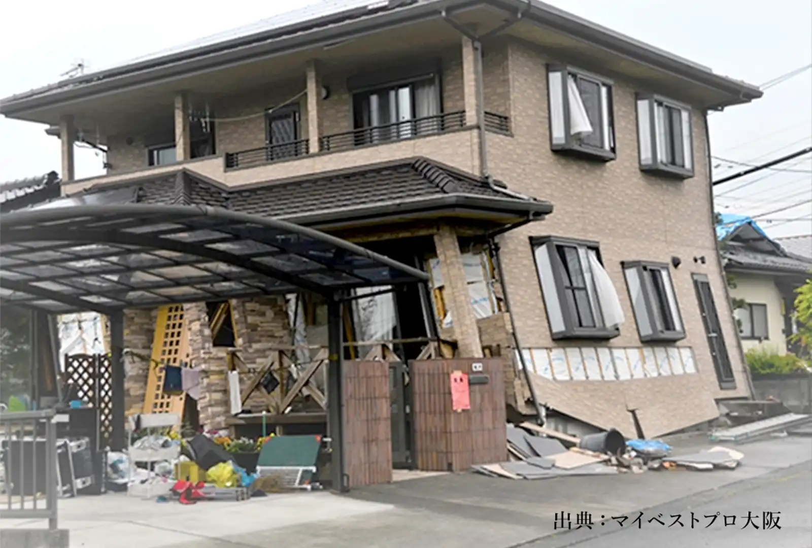 熊本地震による被害を受けた住宅の写真